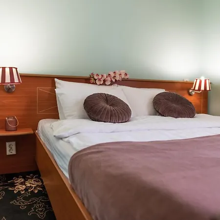 Otel Ommo Tukhlya